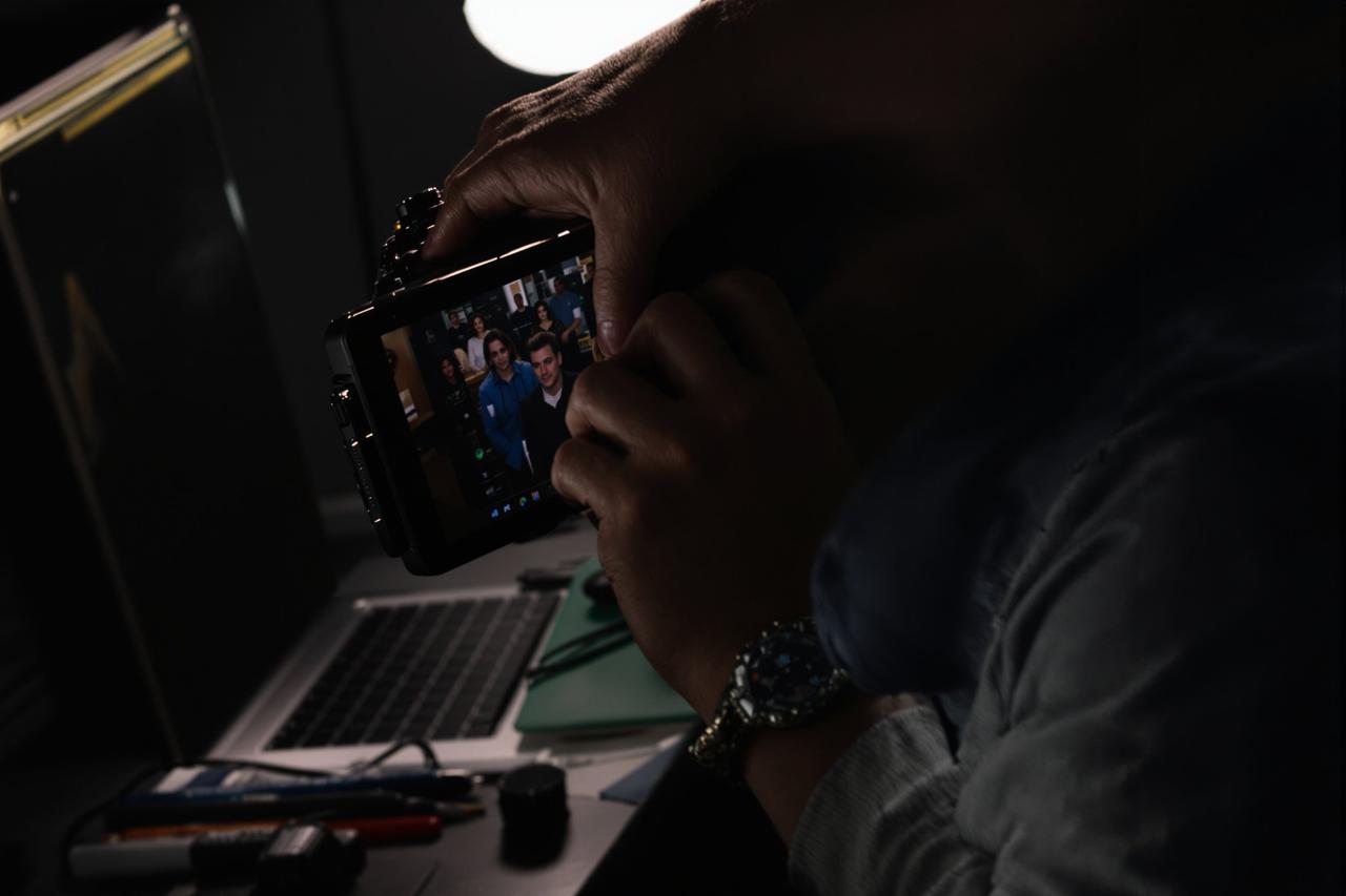 【独家】某一线男星被曝在剧组霸凌工作人员，多名受害者联名发声